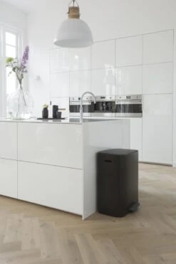 Brabantia Bo Prullenbak - 2 X 30 L - Met 80 Vuilniszakken - Matt Black -Mepal shop 799x1200 34