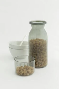 Brabantia Voorraadbussen Met Maatbeker Set Van 2 - 1,3 L - Dark Grey 13 Brabantia Voorraadbussen Met Maatbeker Set Van 2 - 1,3 L - Dark Grey -Mepal shop 799x1200 60