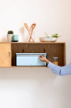 Brabantia Broodtrommel - Met Klepdeksel - Dreamy Blue -Mepal shop 800x1200 105