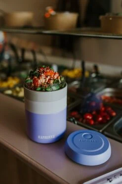Kambukka Bora - Lunchbox - 600 Ml - Voedselcontainer Houdt 9 Uur Warm & 100 % Lekvrij - Digital Lavender -Mepal shop 800x1200 107