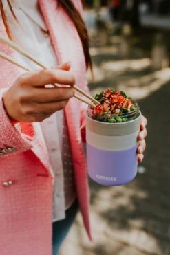 Kambukka Bora - Lunchbox - 600 Ml - Voedselcontainer Houdt 9 Uur Warm & 100 % Lekvrij - Digital Lavender -Mepal shop 800x1200 108