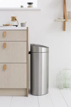 Brabantia Touch Bin Prullenbak - 40 L - Matt Steel Fingerprint Proof -Mepal shop 800x1200 22