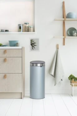 Brabantia Touch Bin Prullenbak - 30 L - Metallic Mint / Matt Steel Fingerprint Proof Deksel 10 Brabantia Touch Bin Prullenbak - 30 L - Metallic Mint / Matt Steel Fingerprint Proof Deksel -Mepal shop 800x1200 68