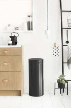 Brabantia Touch Bin Prullenbak - 30 L - Matt Black -Mepal shop 800x1200 70