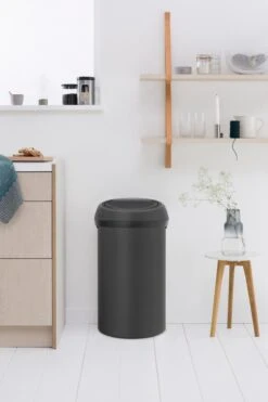 Brabantia Touch Bin Prullenbak - 60 L - Mineral Infinite Grey -Mepal shop 800x1200 71