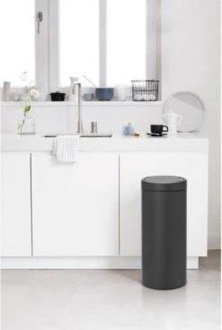 Brabantia Touch Bin Prullenbak - 30 L - Mineral Infinite Grey 11 Brabantia Touch Bin Prullenbak - 30 L - Mineral Infinite Grey -Mepal shop 805x1200 2