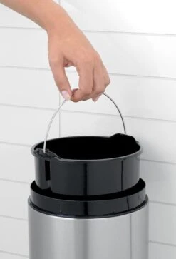 Brabantia Slide Bin Prullenbak - 5 L - Matt Black -Mepal shop 816x1200 4