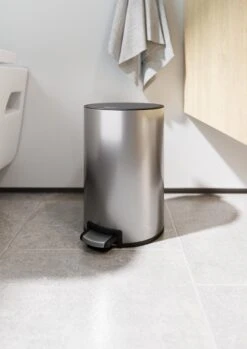 Pedaalemmer - 5 Liter - RVS - Prullenbak StangVollby Kallax - Toilet - Badkamer - Klein - Soft Close Deksel - Chique Design - Kleine RVS Pedaal Afvalemmer - Vuilnisbak -Mepal shop 849x1200 5