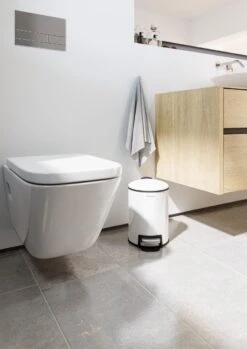 Pedaalemmer - 3 Liter - RVS - Wit - Afvalemmer StangVollby Rosvik - Toilet - Badkamer - Klein - Soft Close Deksel - Chique Design - Kleine Witte Pedaal Prullenbak - Afvalzak Inkeping - Vuilnisbak Badkamer -Mepal shop 849x1200 8
