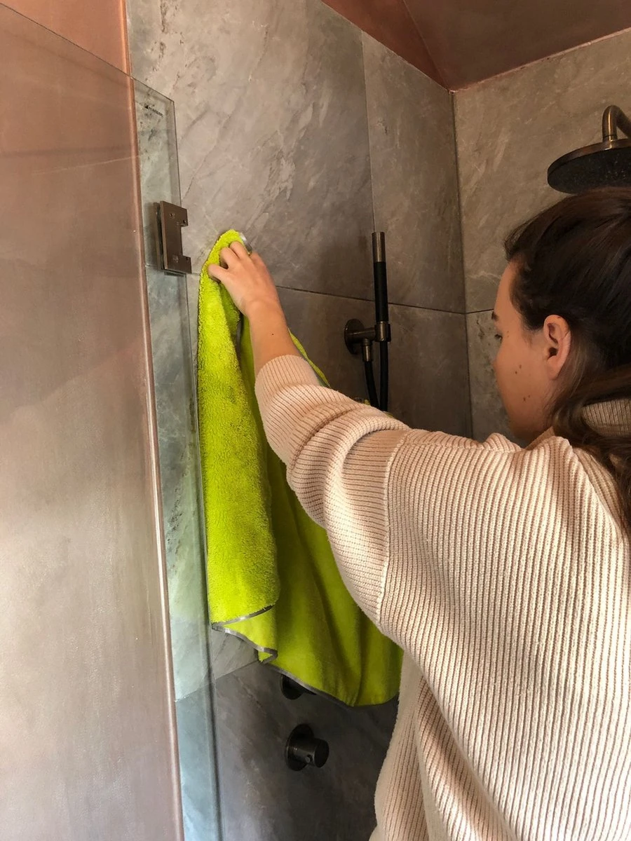 Microvezelstore.nl - Droogdoek Badkamer - Quick Dry / Fastdry Droogdoek - Groot 60x90cm - Grijs 5 Microvezelstore.nl - Droogdoek Badkamer - Quick Dry / Fastdry Droogdoek - Groot 60x90cm - Grijs - Afbeelding 3